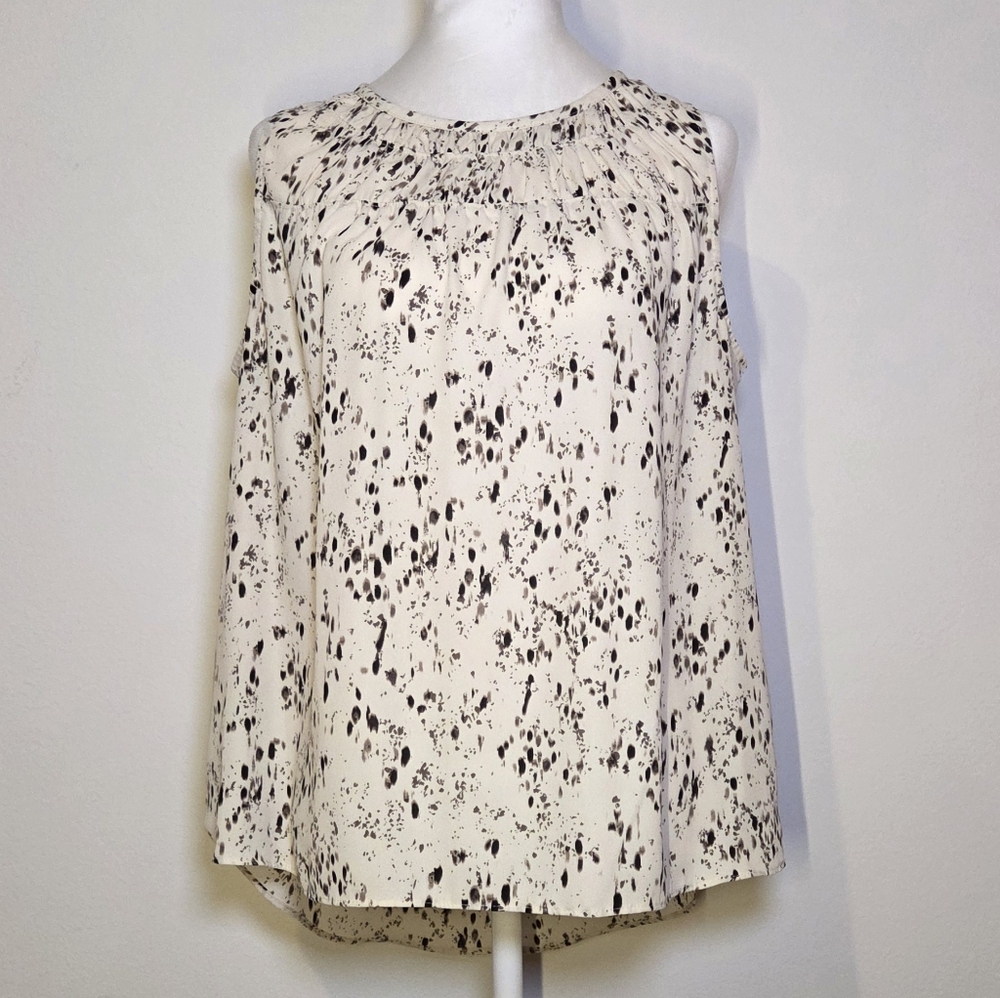 Elegant Cream and Black Sleeveless Top